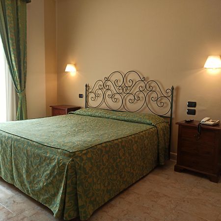 Hotel Primavera Dell'Etna ซัฟเฟรานา เอตเนอา ภายนอก รูปภาพ