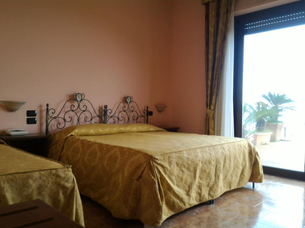 Hotel Primavera Dell'Etna ซัฟเฟรานา เอตเนอา ภายนอก รูปภาพ
