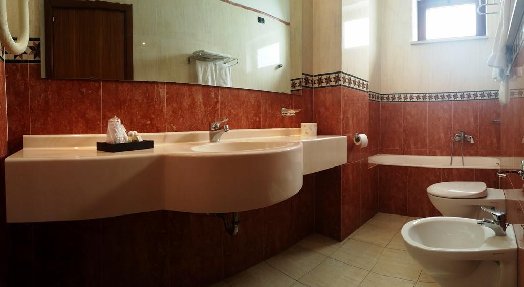 Hotel Primavera Dell'Etna ซัฟเฟรานา เอตเนอา ภายนอก รูปภาพ