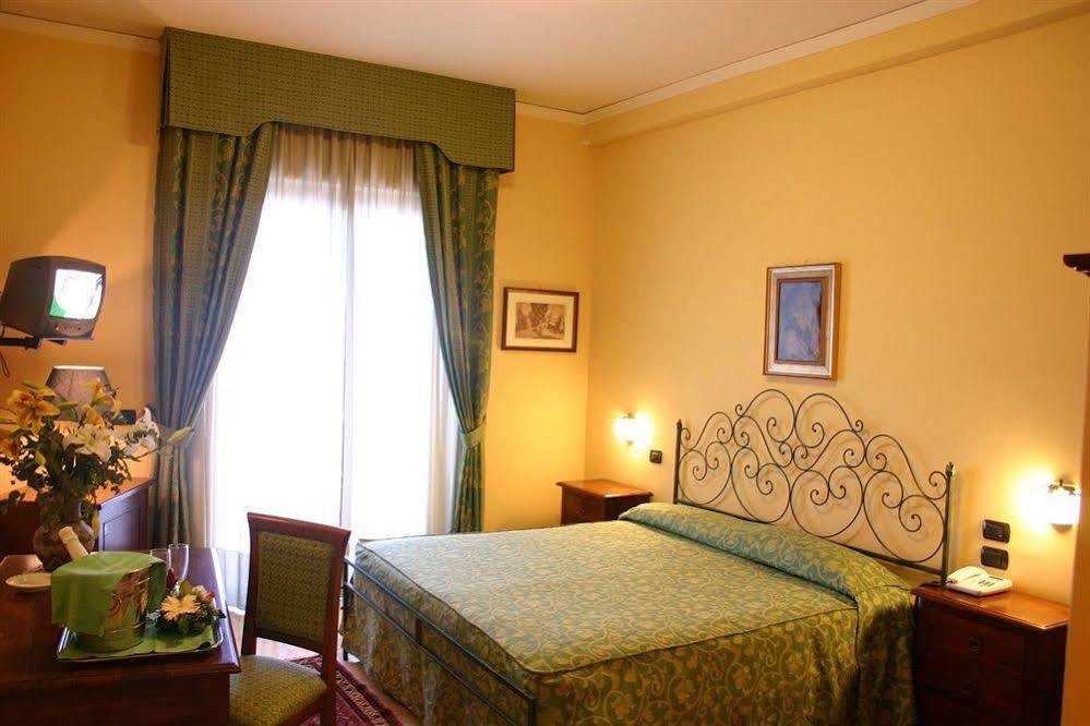 Hotel Primavera Dell'Etna ซัฟเฟรานา เอตเนอา ภายนอก รูปภาพ