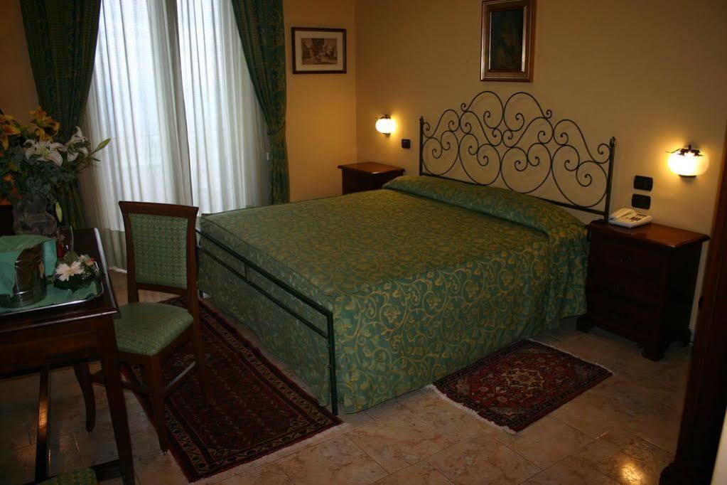 Hotel Primavera Dell'Etna ซัฟเฟรานา เอตเนอา ภายนอก รูปภาพ