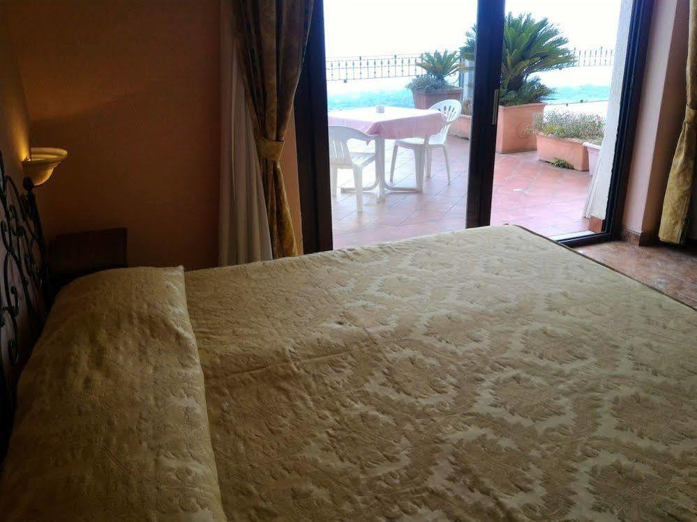 Hotel Primavera Dell'Etna ซัฟเฟรานา เอตเนอา ภายนอก รูปภาพ